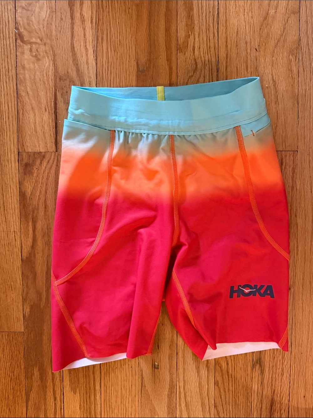 Hoka sz XS Novafly 6” knit short NWT Aqua to Pink Gradient Performance Shorts